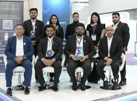 Attendees visiting the My MAA Markets lounge area