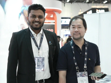 Crowd gathered around My MAA Markets experts